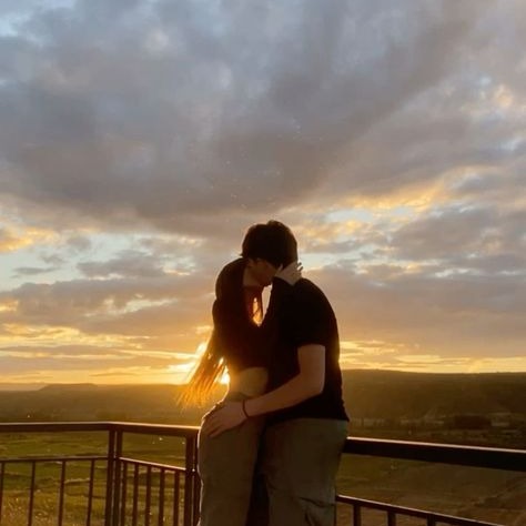 Romantic Pfp