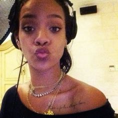 Rihanna Pfp