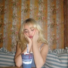 Sabrina Carpenter Pfp